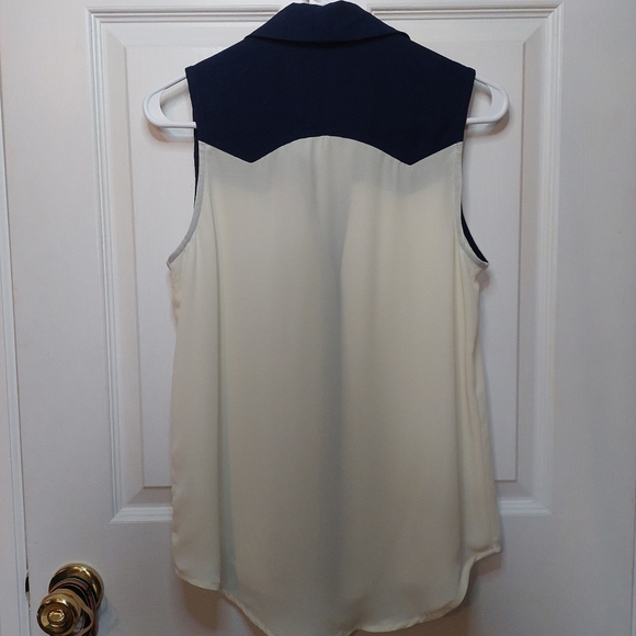 Chloe K Cream Navy Studded Sleeveless Sheer Moto Top Button Up Blouse Size Small - Picture 2 of 12